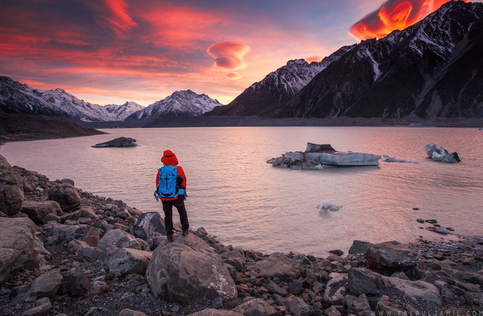 201504 - NZ_Adventurer-at-Tasman-Lake-Sunrise